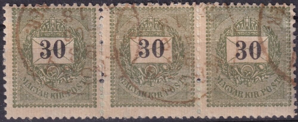 1889. 30kr hármascsík, a középső bélyegek lemezhiba (vonal szakadás)!