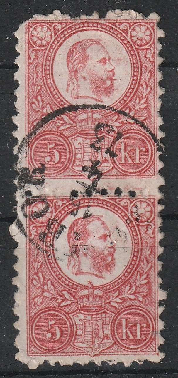 1871. 5kr, függőleges pár a két bélyeg között varratfotl (sarok hiba)