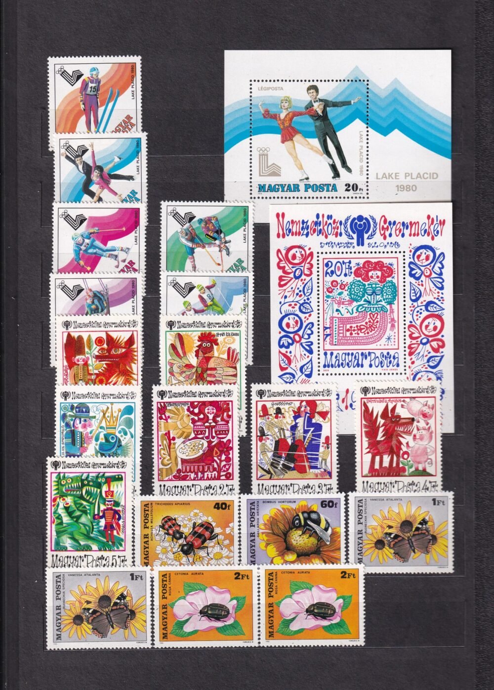 12 lapos berakó (vastag fekete lapokkal), magyar postatiszta bélyegekkel