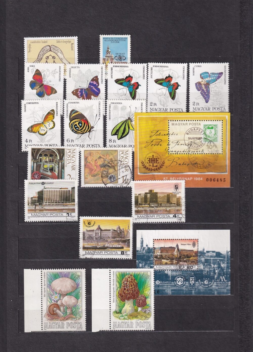 12 lapos berakó (vastag fekete lapokkal), magyar postatiszta bélyegekkel