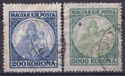 2 db Koronás Madonna bélyeg jelentősen elcsúszott középrésszel