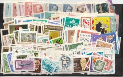 Többszáz postatiszta bélyeg, teljes sorokkal.
