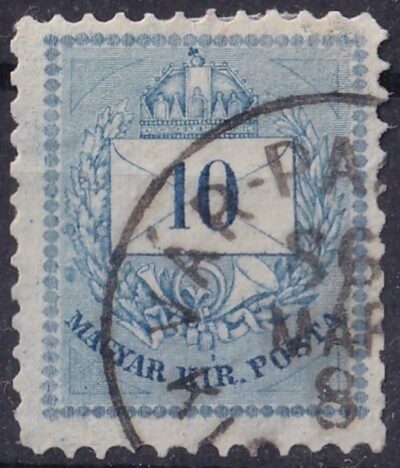 1881. 10 kr – a koszorútól balra lemezkitörés nyoma; ismétlődő lemezhiba az "IK" betűk felett