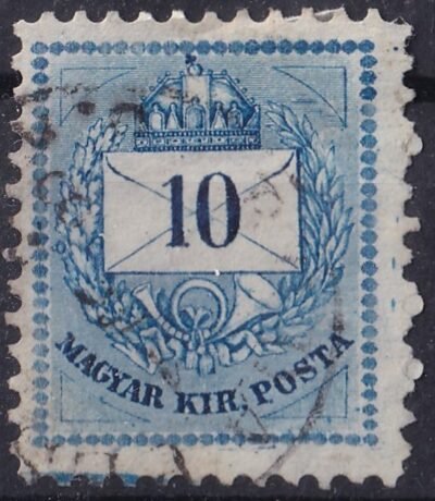 1881. 10 kr – durva lemezjavítás nyoma; látványos alapvonal-javítás a jobb felső háromszög mellett