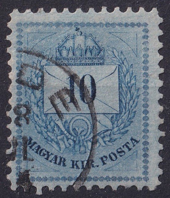1881. 10 kr, kék alapnyomat-szerű elszíneződéssel; a jelenség a nyomólemez szennyeződése miatt keletkezett