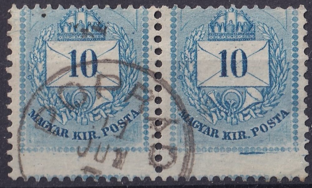 1881. II. 10 kr /E/ - párban, jelentősen elcsúszott a szomszéd bélyeget érintő fogazással