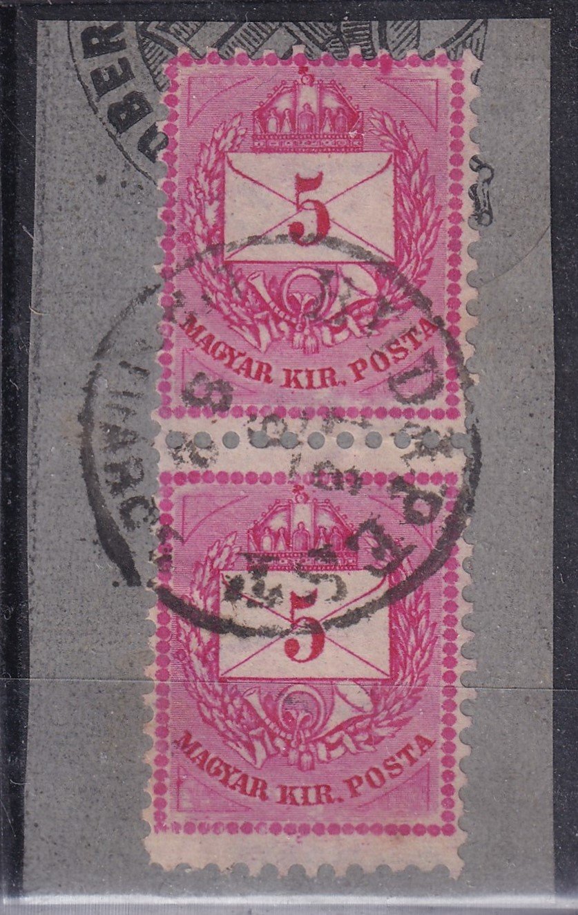 1881. 5 kr - keskenyebbre fogazott pár, eltérő magasságú bélyegekkel (17,5×22 és 17,5×25 mm).