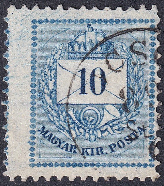 1881. 10 kr – erősen elcsúszott, szomszédbélyegképbe fogazással, szélesre fogazva (22 mm). Sérült, karcos nyomólemezzel készült példány-  rendkívül látványos, kiállításra darab!
