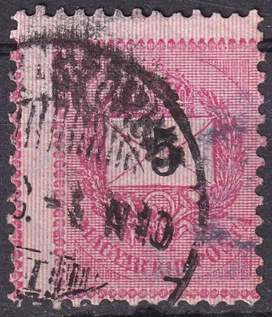 1889. 5 kr /E/ – látványosan a szomszéd bélyegképbe csúszott fogazással, feltűnő eltolódással.