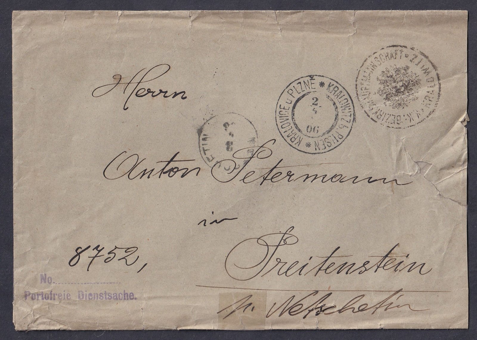 1906. Portómentes hivatalos levél („Portofreie Dienstsache”), Královské Vinohrady – Plzeň feladással, többes hivatalos bélyegzésekkel, Treitenstein (Alsó-Ausztria) címzéssel.