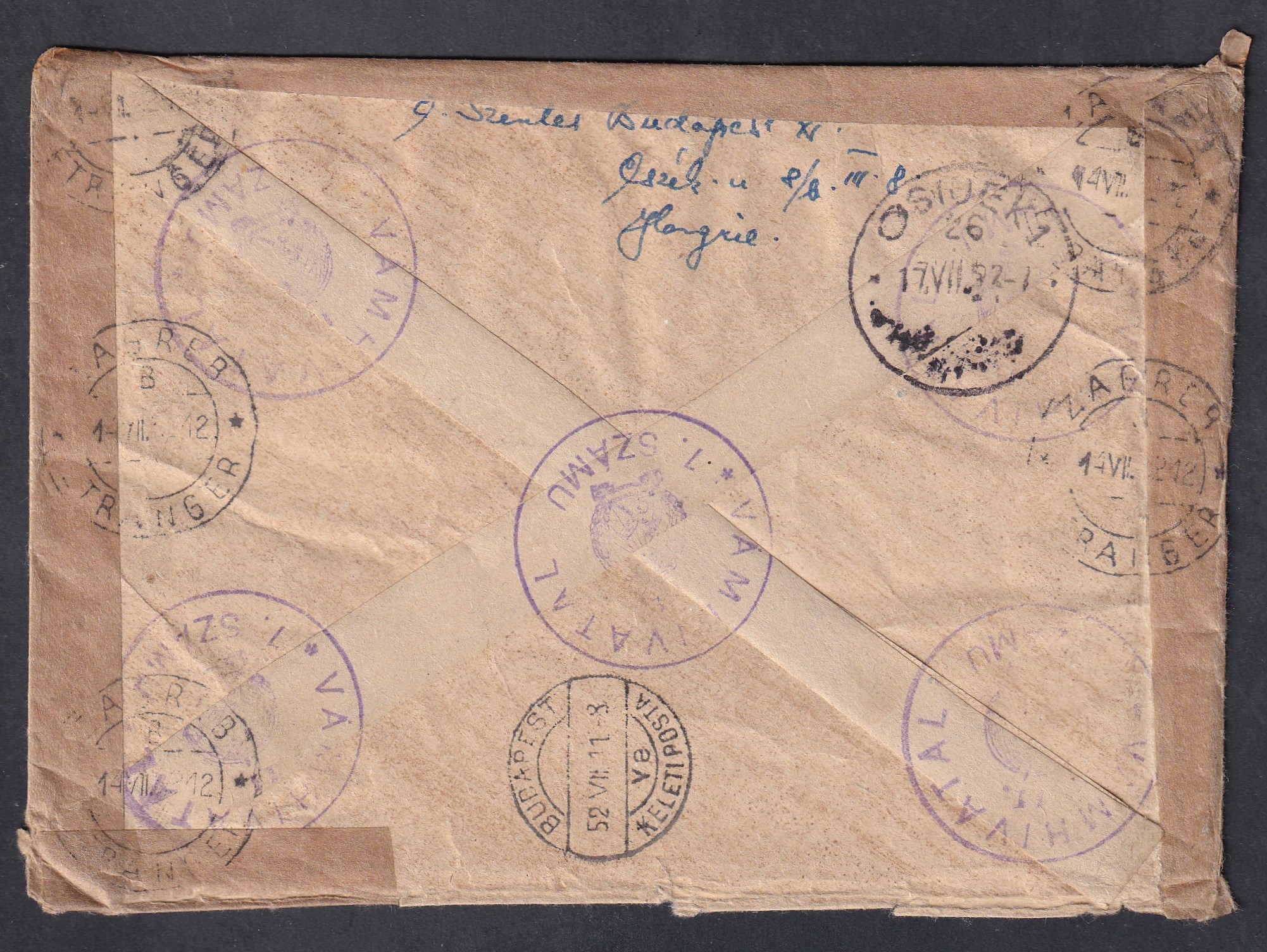 IMG_20260410_0016 1952. Budapest–Eszék ajánlott levél „Budapesti Filatélia” feladótól, többszörös jugoszláv tranzit- és továbbítási bélyegzésekkel (Zágráb, Belgrád), valamint több lila „VIZAT AL…” ellenőrző bélyegzővel, rendkívül látványos postai kezelésű küldemény
