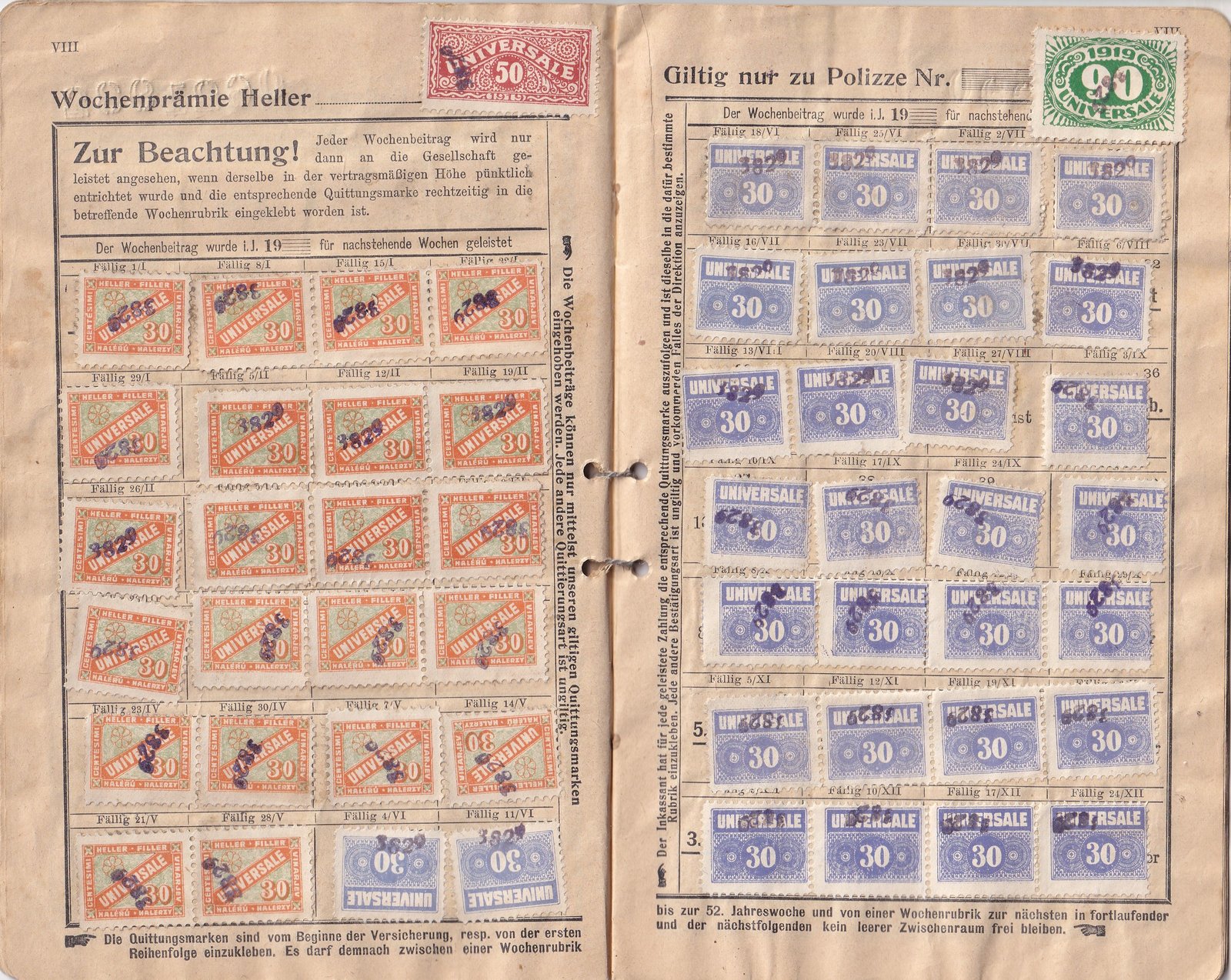 1910 körüli, „UNIVERSALE” Allgemeine Volksversicherungs-Gesellschaft (Wien) által kiállított díjfizetési könyv (Prämieneinzahlbuch).  A könyv több oldalon nagyszámú (több száz) beragasztott és bélyegzett illetékbélyeget tartalmaz,