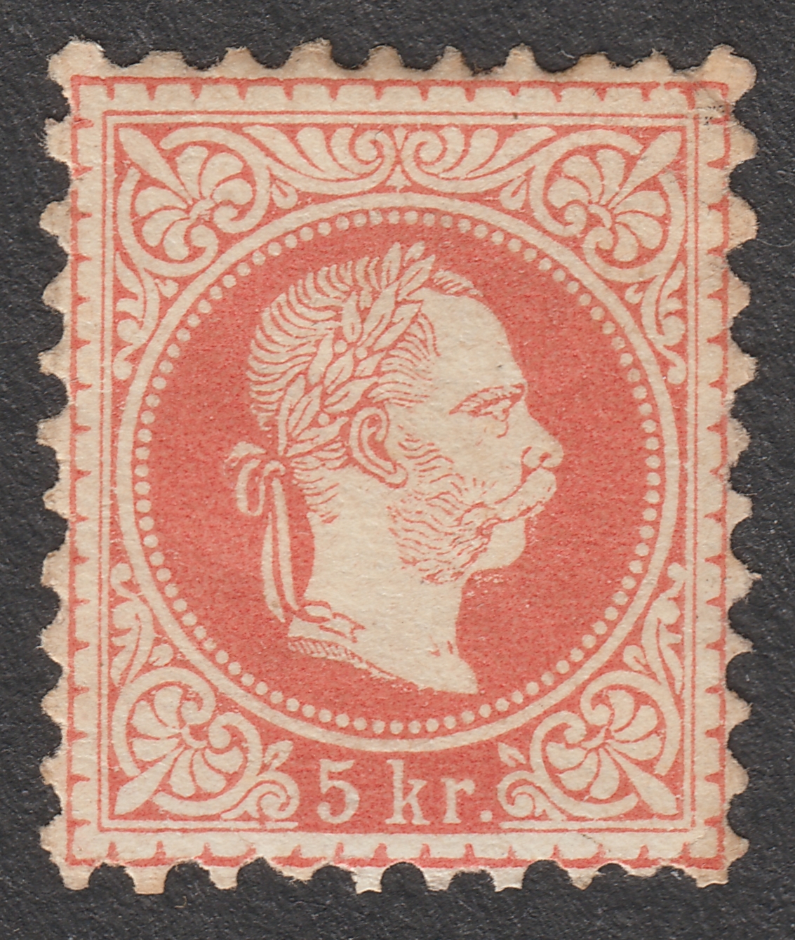 Scan_26_6_20260720_0001 1867. Ia. típusú 5 krajcár, kármin – első falc eltávolításával, melynek helye csak UV-fényben látható – nagyon szép, eredeti gumizással.