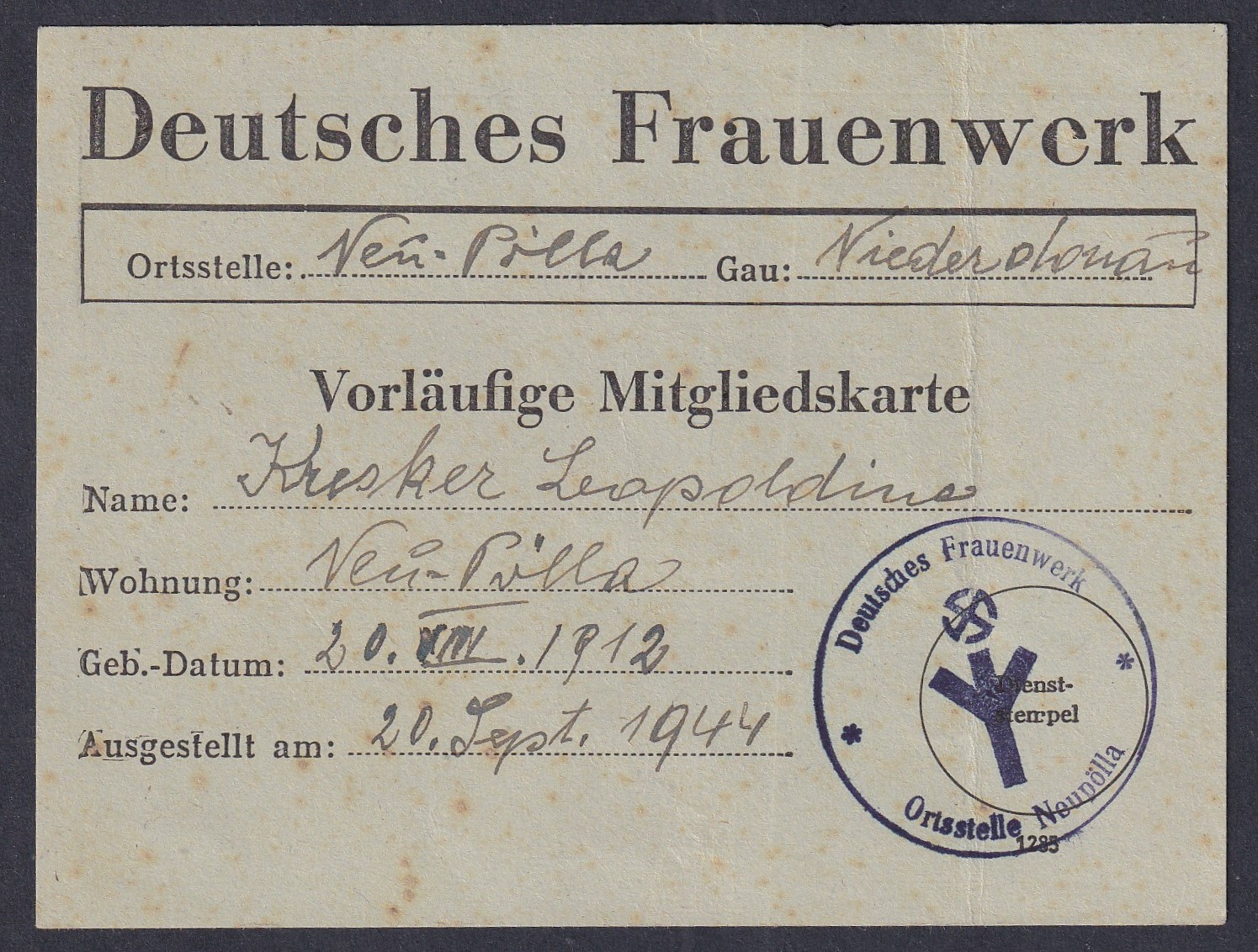 1944. Neupölla. A Német Nőszövetség (Deutsches Frauenwerk) ideiglenes tagsági igazolványa Leopoldine Kresker részére.