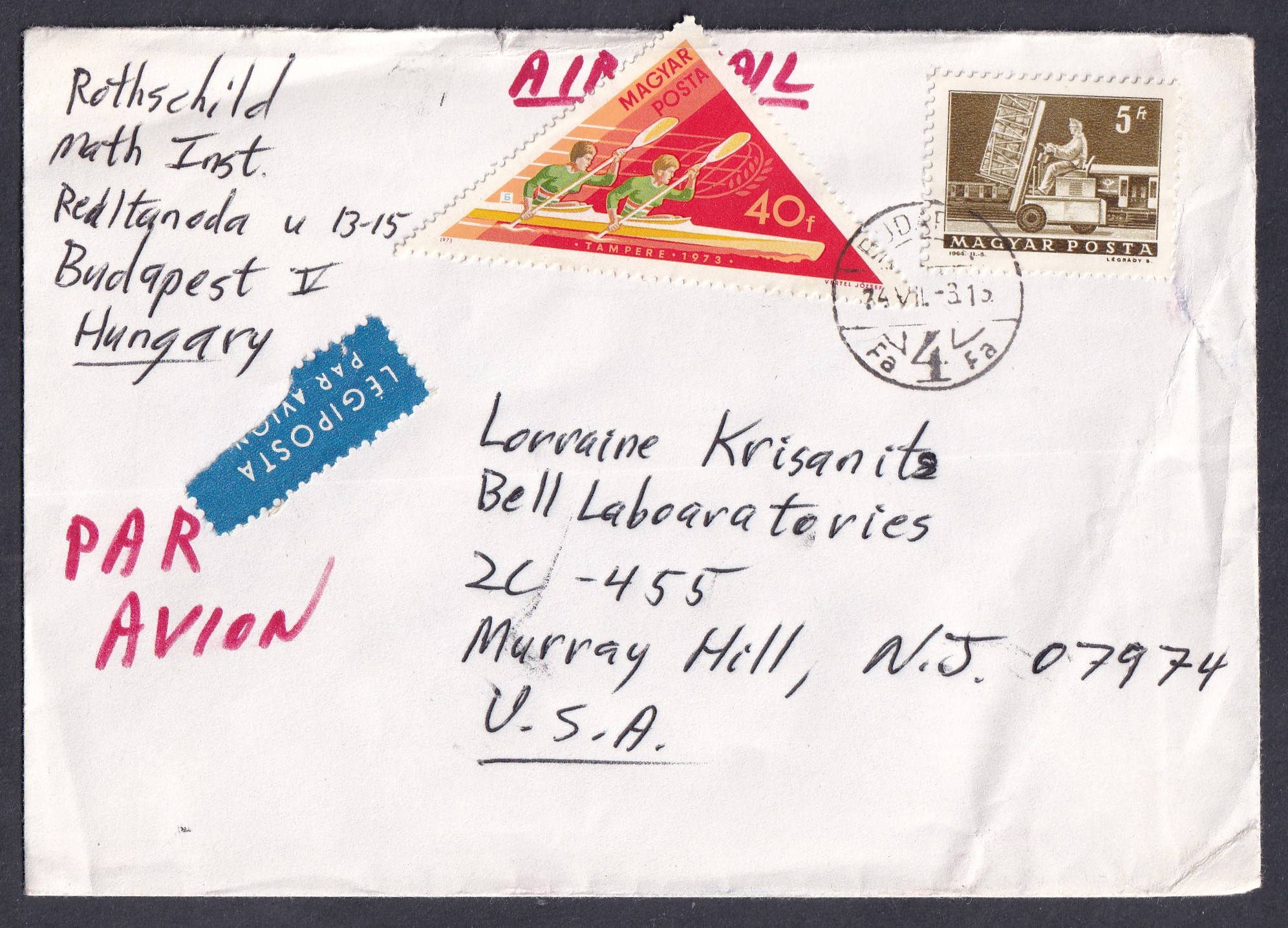 1974. Budapestről az USA-ba feladott légiposta levél a Magyar Tudományos Akadémia Matematikai Kutatóintézetéből a Bell Laboratories kutatója, Lorraine Krisanits részére