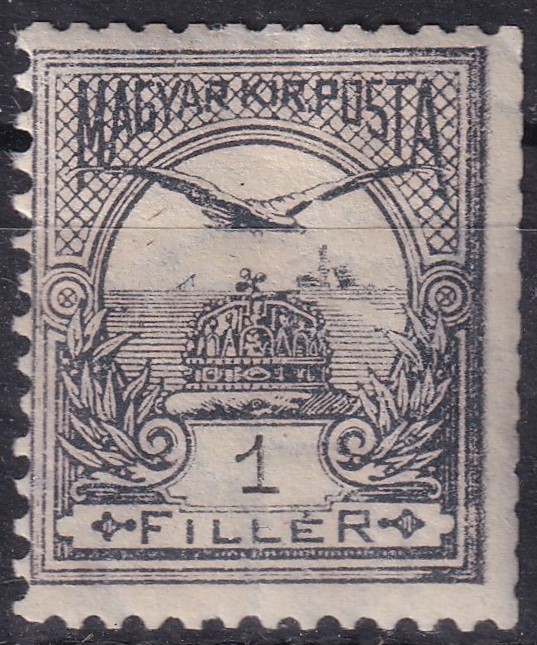 1900. Turul 1 fillér ritka fekete színváltozat, különösen látványos ívszéli nyomat. Jobb oldala ollóval vágott.